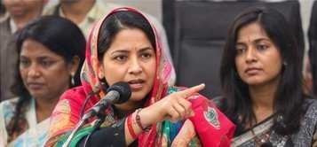 জামিন পেয়ে আদালত প্রাঙ্গণে নেত্রীর প্রতিক্রিয়া